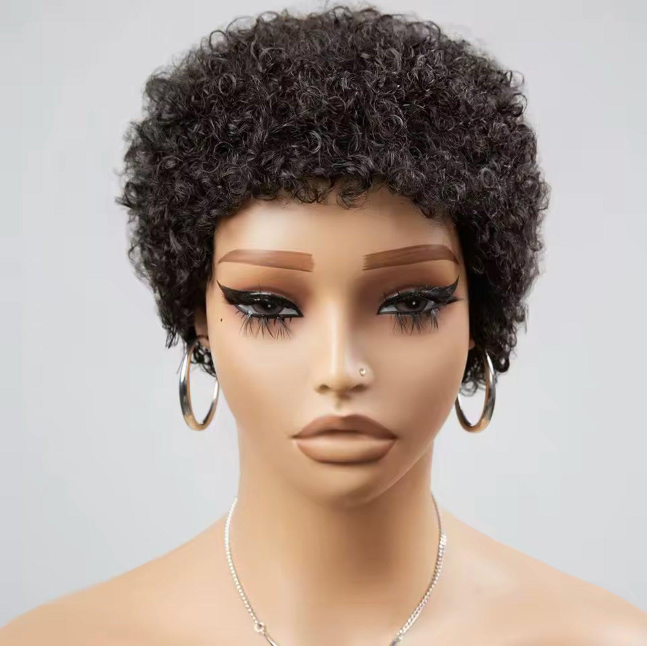 Cabelo encaracolado pixie